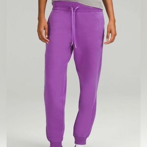 Lululemon Scuba High-Rise Jogger
Moonlit Magenta size 6